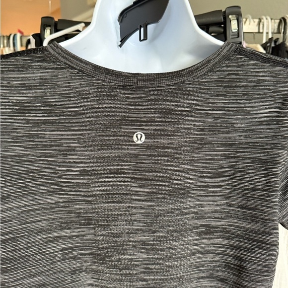 Lululemon Swiftly‎ Tech Short Sleeve (Breeze) *Relaxed Fit Black / White / Black - Picture 5 of 8
